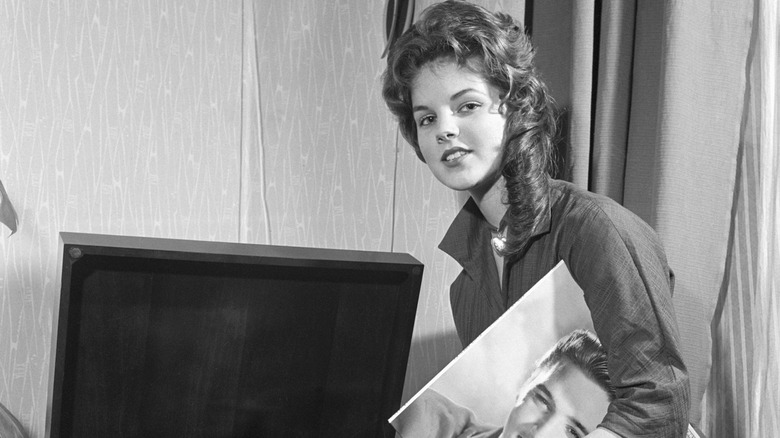 Jeune Priscilla Presley