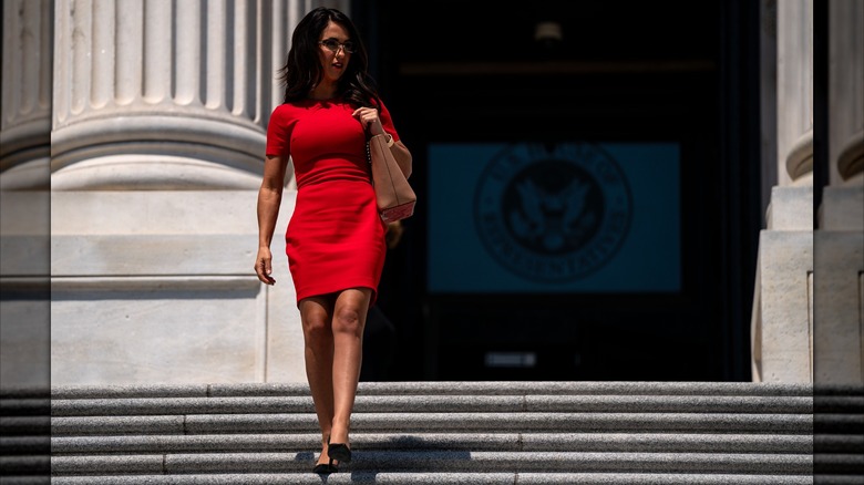Lauren Boebert dans une robe rouge