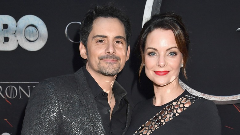 Brad Paisley et Kimberly Williams-Paisley sur le tapis rouge ensemble