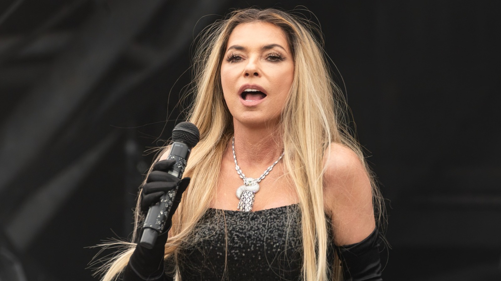 Les superbes jambes de Shania Twain ont prouvé que l'âge n'est qu'un nombre