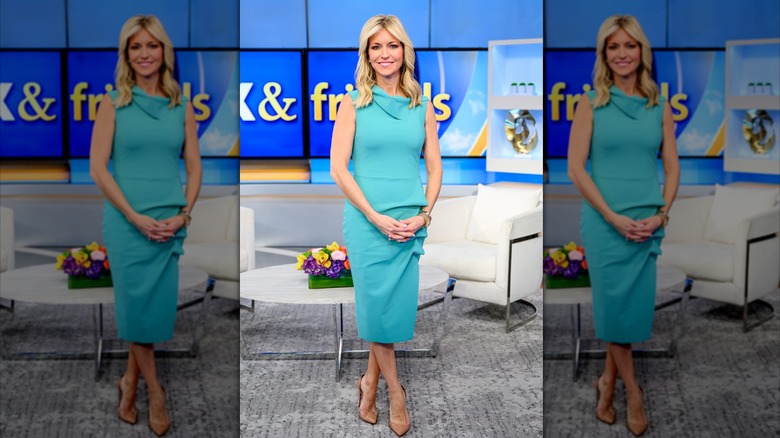 Ainsley Earhardt portant une robe bleue