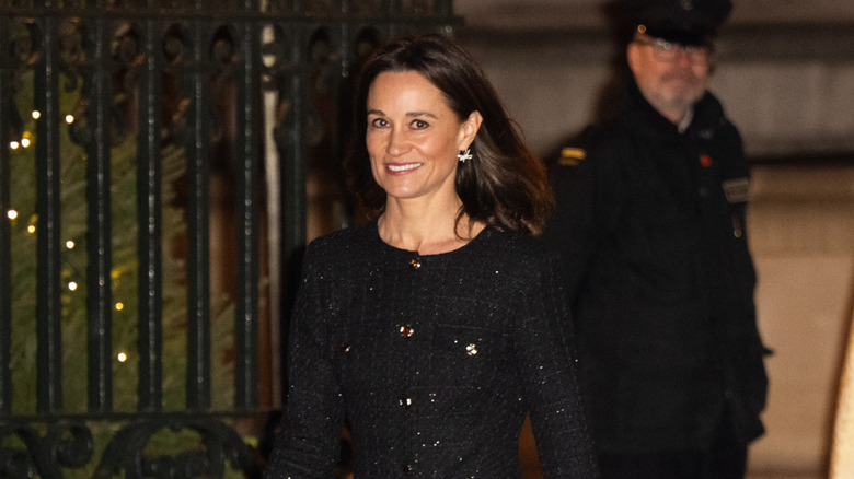 Pippa Middleton à Together à Noël en noir