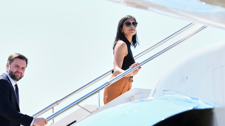 USHA et JD Boarding Boarding Air Force Two à Rome en juin 2025