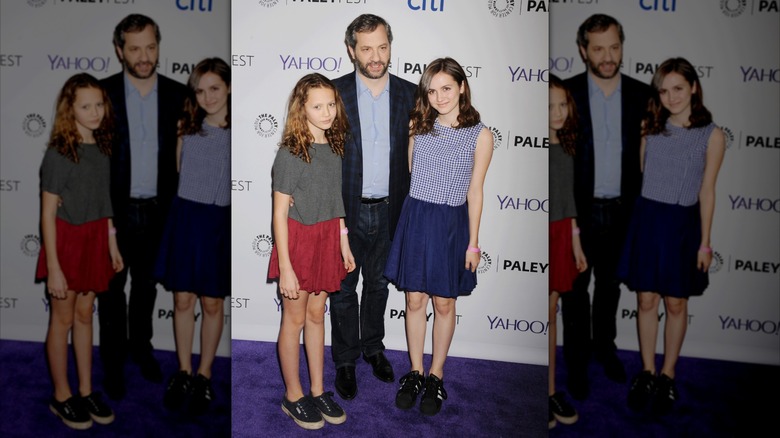 Maude Apatow avec sœur Iris et papa Judd au Dolby Theatre for Girls 2015