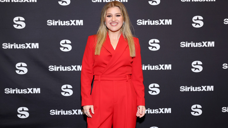 Kelly Clarkson chez SiriusXM Next Generation: Industrie et Aperçu de la presse aux puits de lumière Tisch en novembre 2023