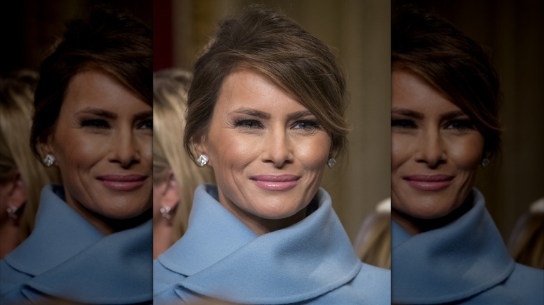 Melania Trump le jour de l'inauguration en janvier 2017, portant des boucles d'oreilles en diamant
