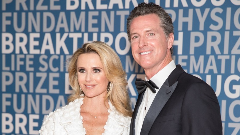 Jennifer Siebel Newsom et Gavin Newsom sur le tapis rouge ensemble