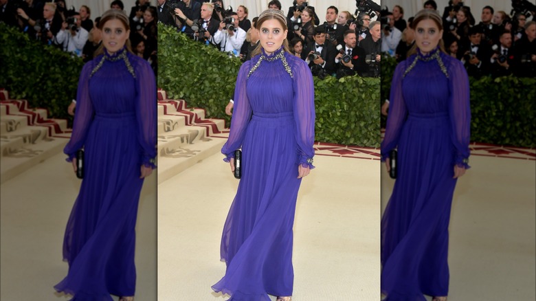 La princesse Béatrice de York assiste aux corps célestes: la mode et le gala du Catholic Imagination Costume Institute