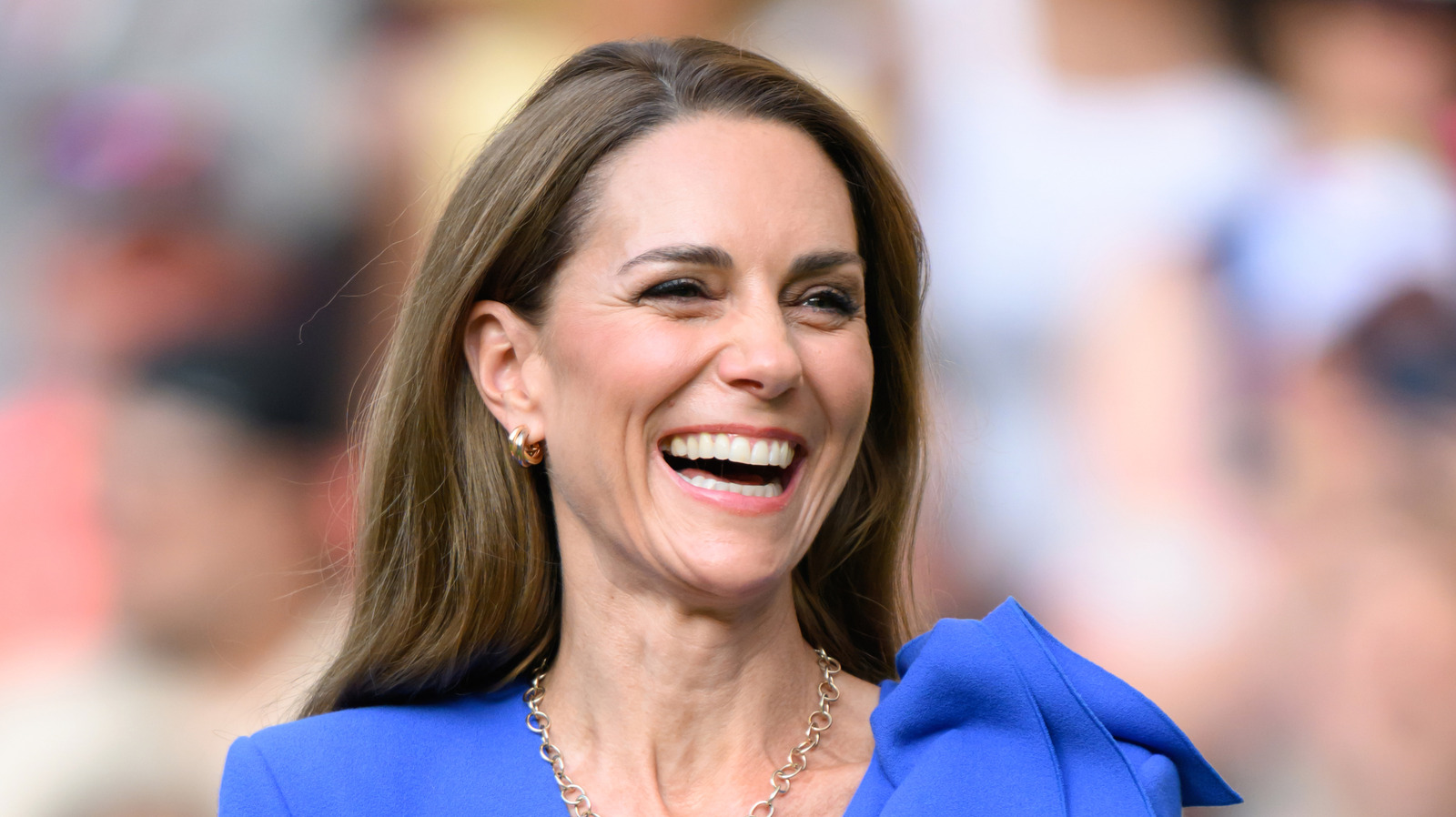 La transformation des cheveux blonds de Kate Middleton la lave totalement