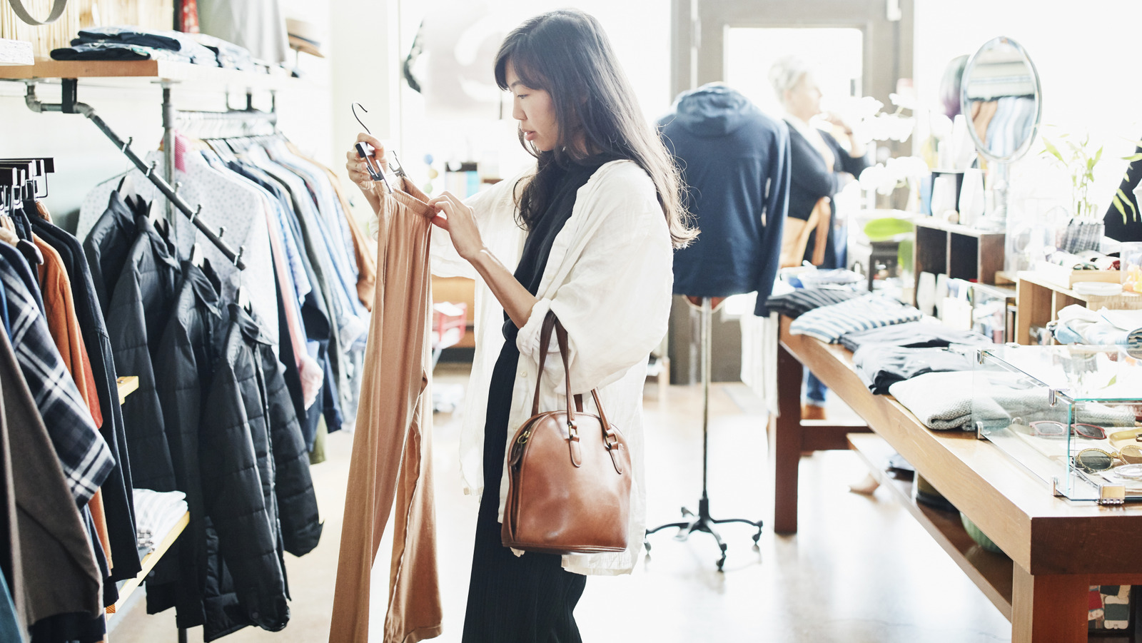 La tendance élégante du pantalon qui est parfaite pour passer de l'été à l'automne 2025