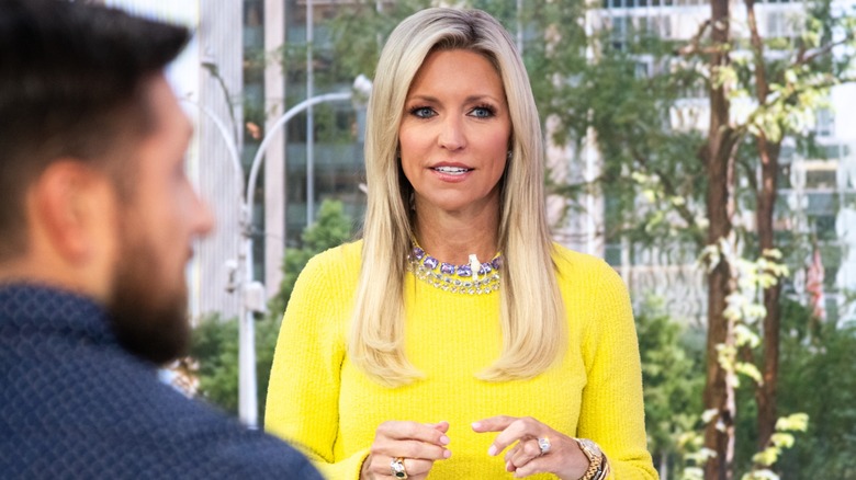 Ainsley Earhardt sur le plateau