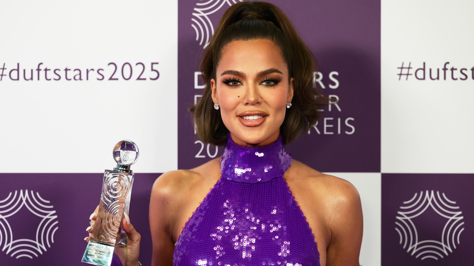 Des photos côte à côte de Khloe Kardashian montrent à quel point elle est devenue méconnaisable