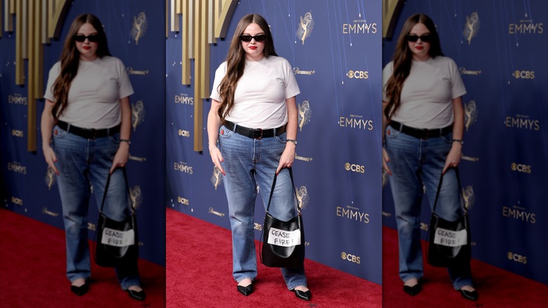 Megan Stalter sur le tapis rouge des Emmys 2025