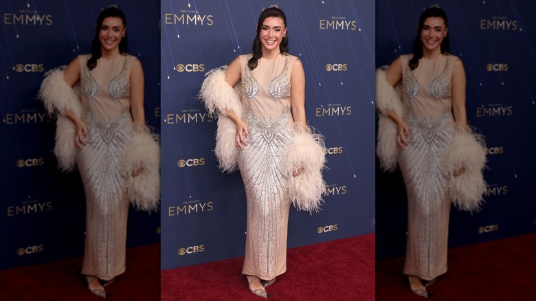 Bronwyn Newport sur le tapis rouge des Emmys 2025