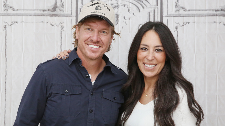 Chip et Joanna Gaines lors d'un événement souriant