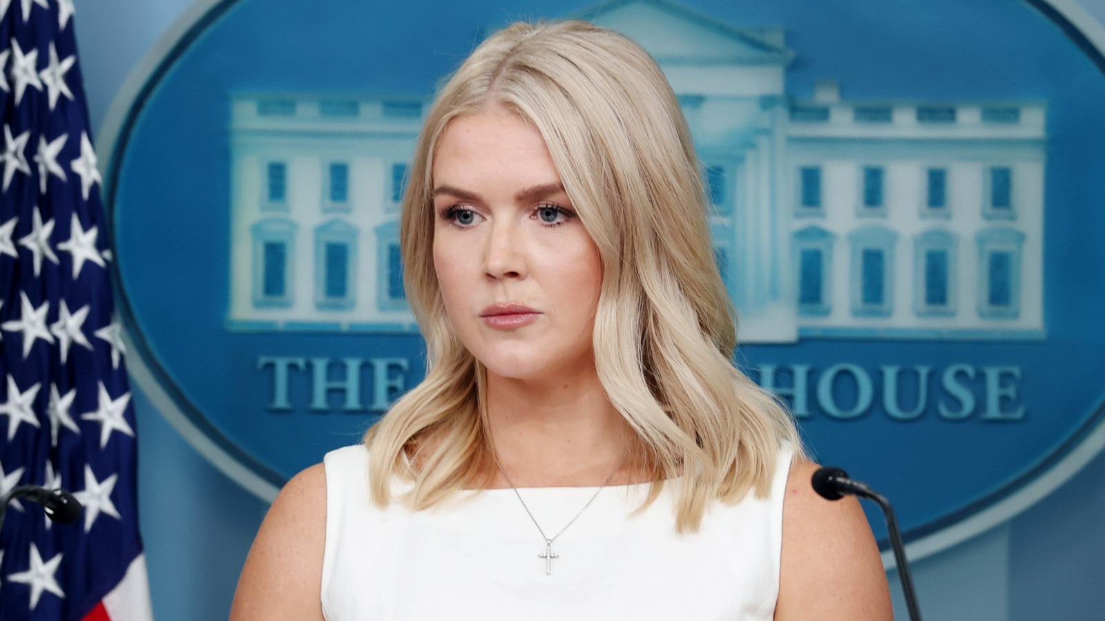 Karoline Leavitt n'est pas étrangère à un moment de maquillage désordonné (malheureusement)