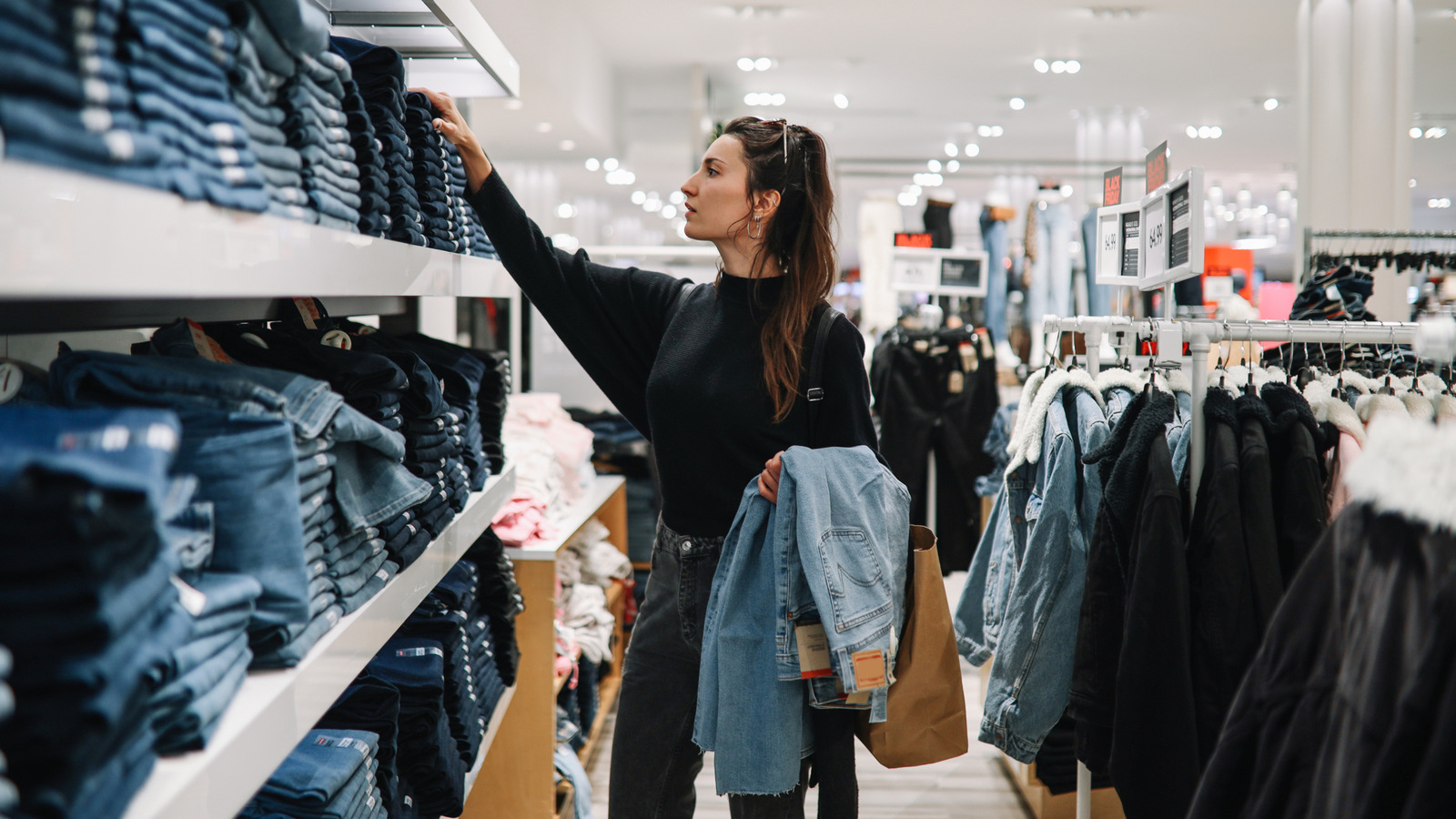 Les tendances de jean d'automne 2025 que vous voudrez dans votre placard