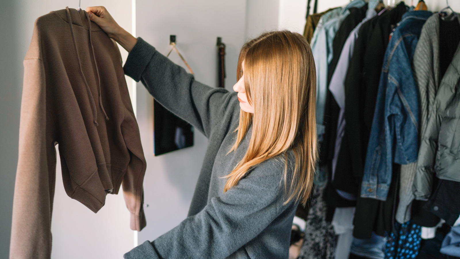 Nous avons demandé aux experts de la mode que les tendances qu'ils prédisent seront dépassées en hiver 2025