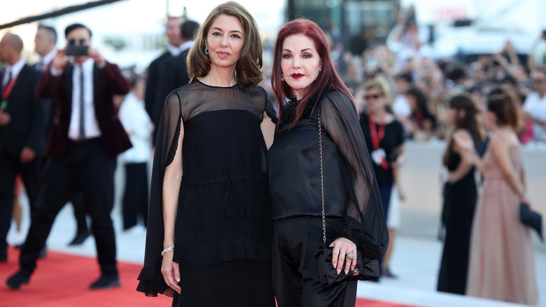 Sofia Coppola et Priscilla Presley assistent à un tapis rouge pour le film 