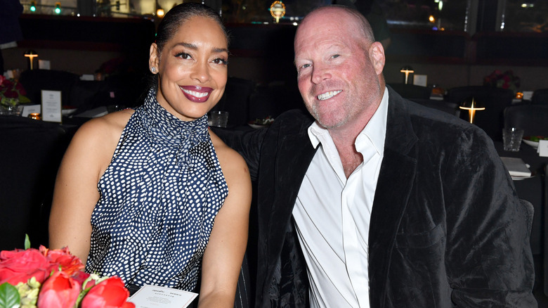 Gina Torres et Kevin Wright assistent à La Cena : Las Vegas (Super Bowl LVIII) le 10 février 2024 à Las Vegas, Nevada
