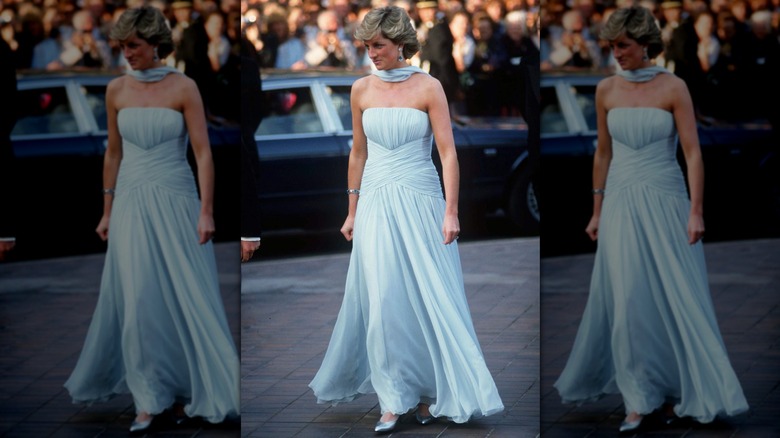 La princesse Diana arborant une robe bleu clair à Cannes en 1987