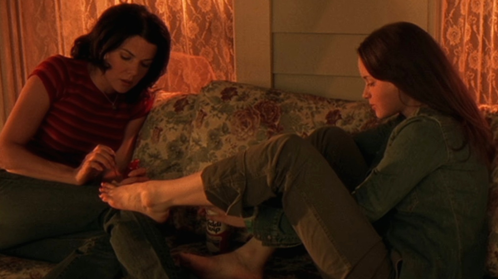 8 idées d'ongles confortables si vous voulez des vibrations Gilmore Girls