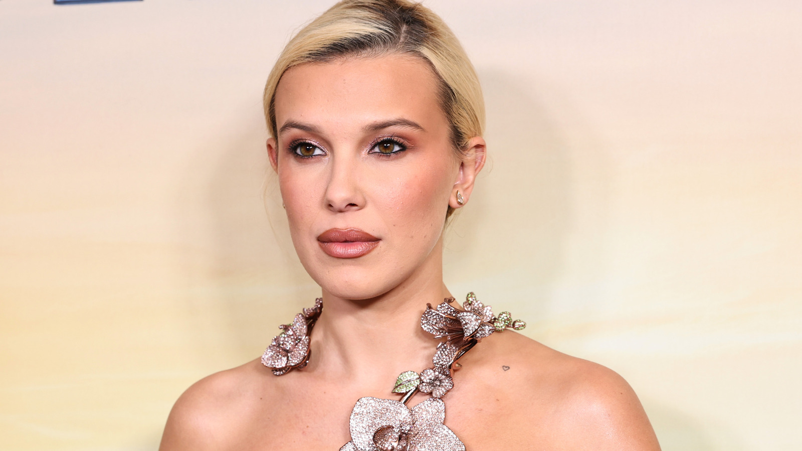 Les photos côte à côte de la première et de la dernière première de Stranger Things de Millie Bobby Brown sont choquantes (dans le bon sens)