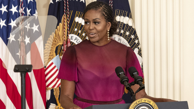 Michelle Obama s'exprimant lors du dévoilement des portraits d'Obama à la Maison Blanche en 2022