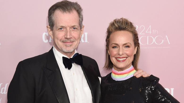 Gildart Jackson et Melora Hardin assistent à la 24e Costume Designers Guild Awards sur la scène Eli and Edythe Broad le 9 mars 2022.