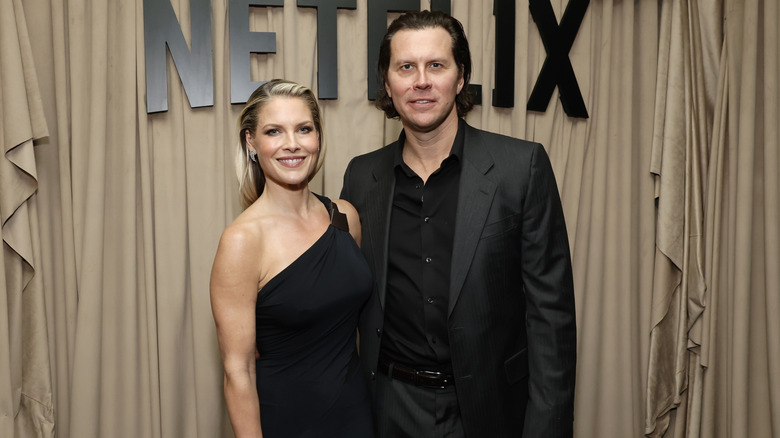 Ali Larter et Hayes MacArthur assistent à la soirée Golden Globe Afterparty 2025 de Netflix à Spago le 5 janvier 2025