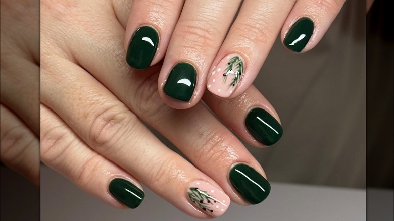 Vernis à ongles vert foncé