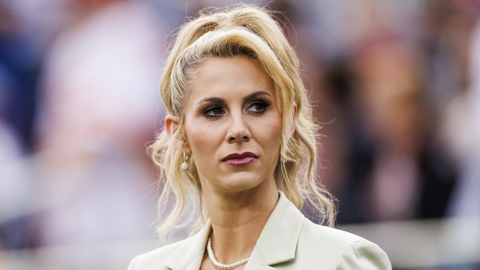 La journaliste sportive Laura Rutledge porte des tenues qui ont totalement raté la cible