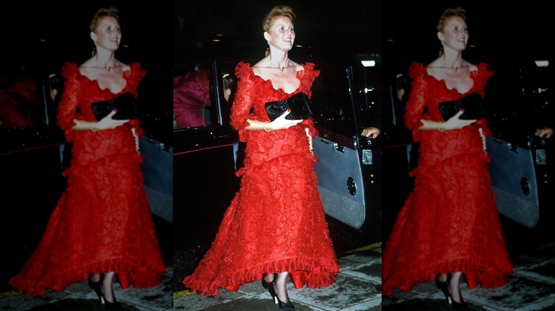 Sarah Ferguson dans une robe en dentelle rouge