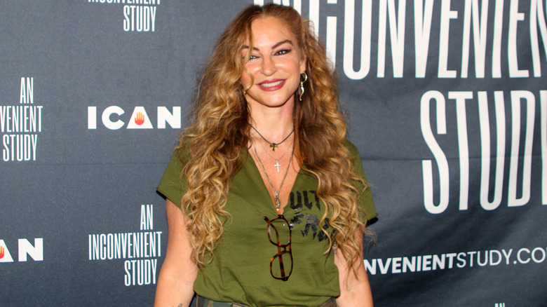 Drea de Matteo souriante