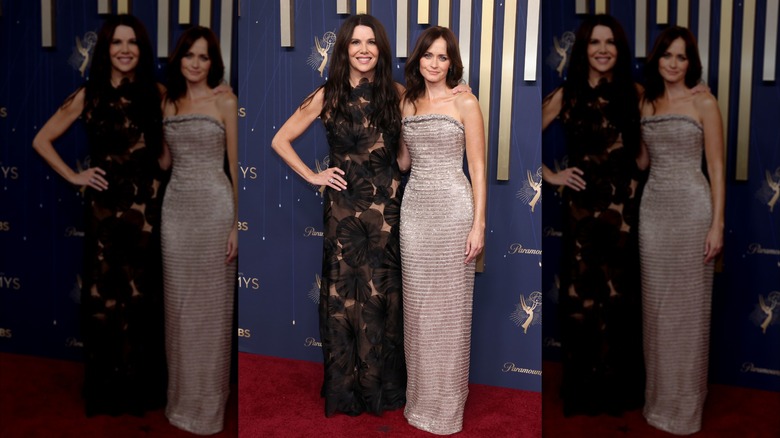Alexis Bledel et Lauren Graham s'expriment sur scène lors de la 77e cérémonie des Primetime Emmy Awards au Peacock Theatre le 14 septembre 2025 à Los Angeles.