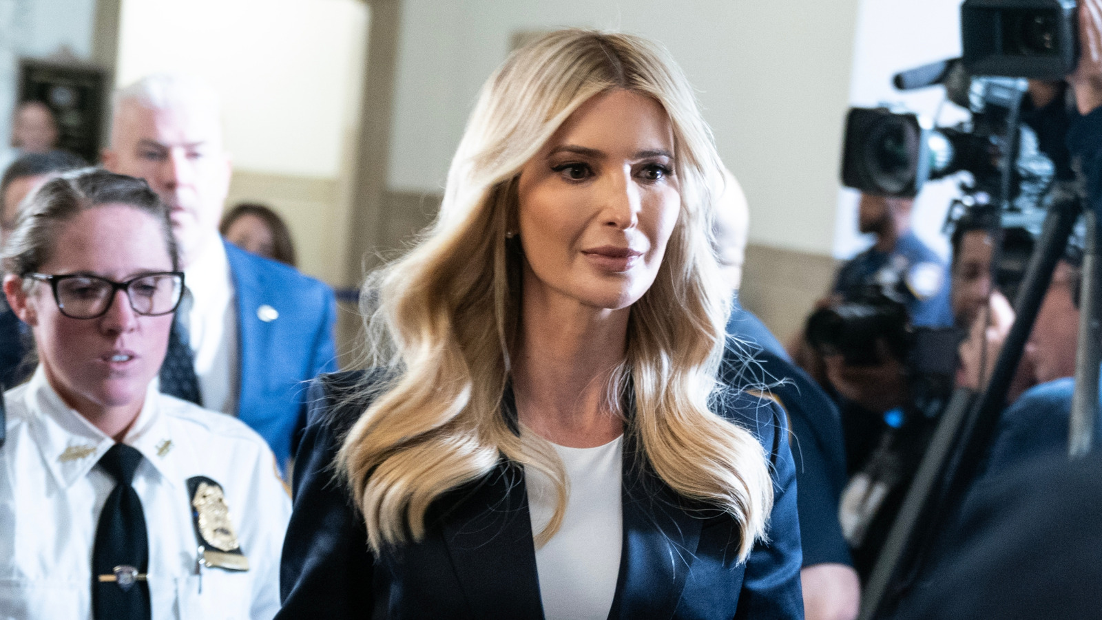 Les livres préférés d'Ivanka Trump en 2025 ne comprennent qu'un seul roman (mais c'est un incontournable)