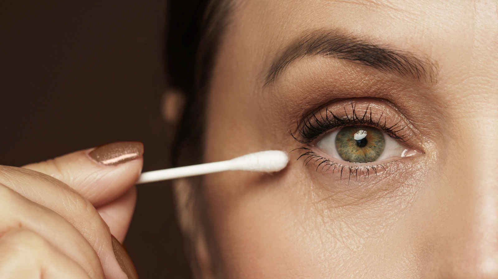 Tout ce que vous devez savoir sur l’application de l’eye-liner sur les yeux plus âgés