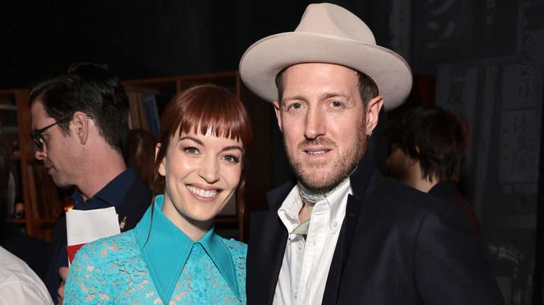 Britt Lower et Kenna Kennor souriantes