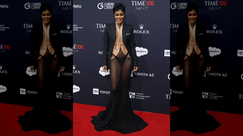 Teyana Taylor en robe noire en octobre 2025