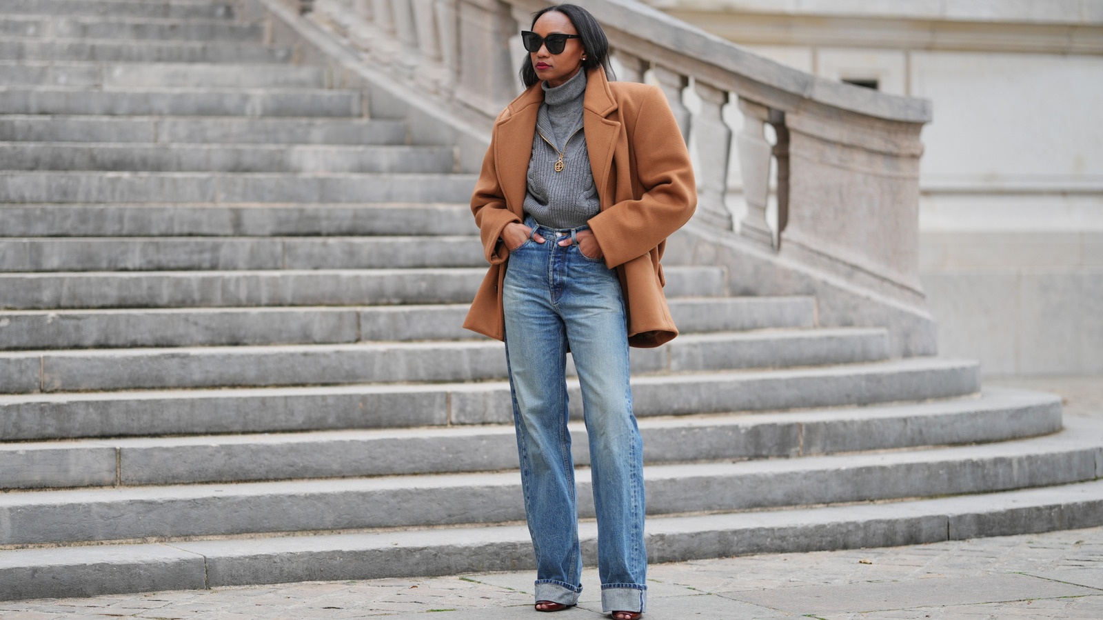 La tendance denim slim & chic qui prend le dessus sur les silhouettes baggy en 2026