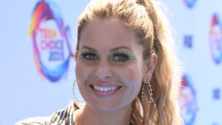 Candace Cameron Bure avec un fard à paupières vert fluo