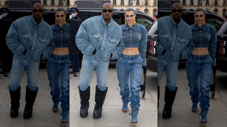 Julia Fox et Kanye West en denim assorti en 2022