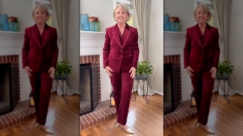 Une femme en costume