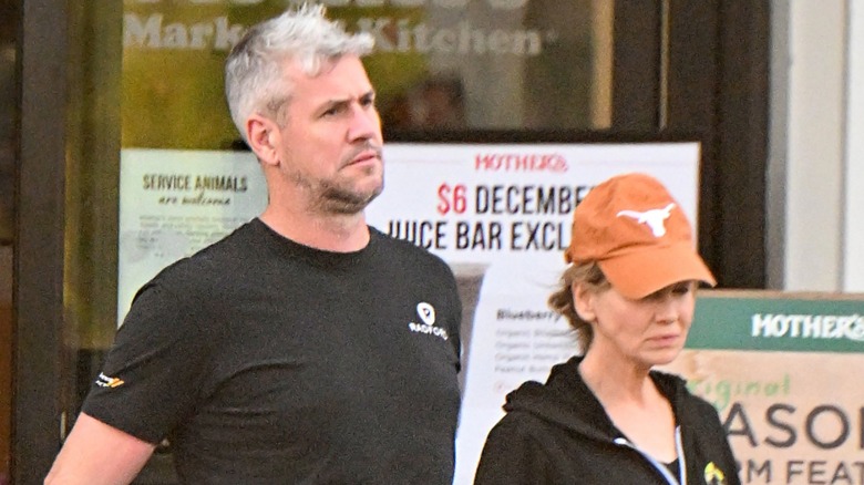 Renee Zellweger et Ant Anstead quittent un magasin ensemble