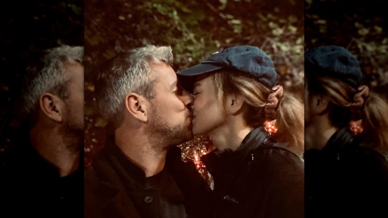 Renée Zellweger et Ant Anstead s'embrassant