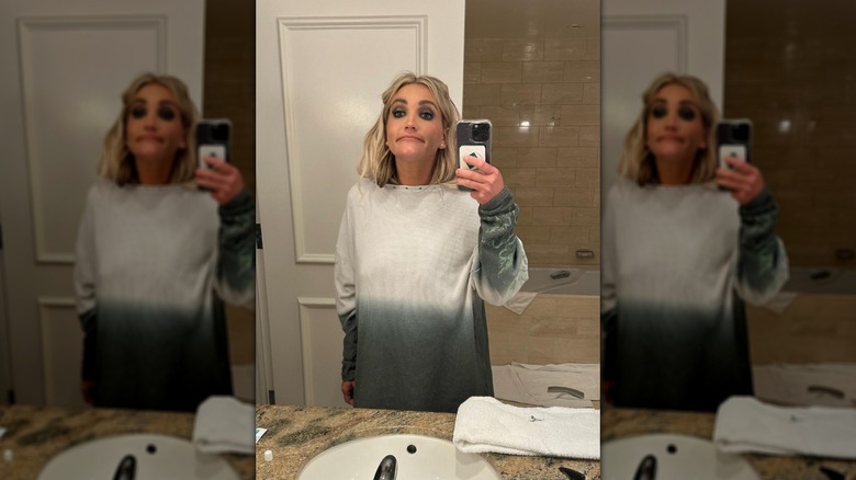 Jamie Lynn Spears prend un selfie miroir en août 2023