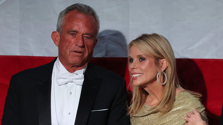 Cheryl Hines debout à côté de Robert F Kennedy Jr