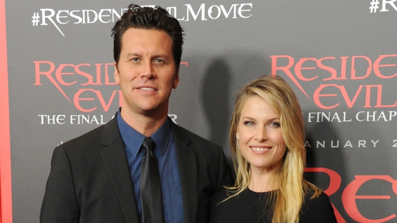 Hayes MacArthur posant avec Ali Larter
