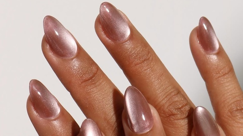 Ongles œil de chat en verre