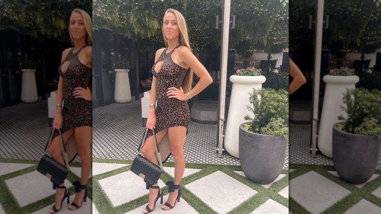 Brittany Mahomes porte une robe à imprimé léopard